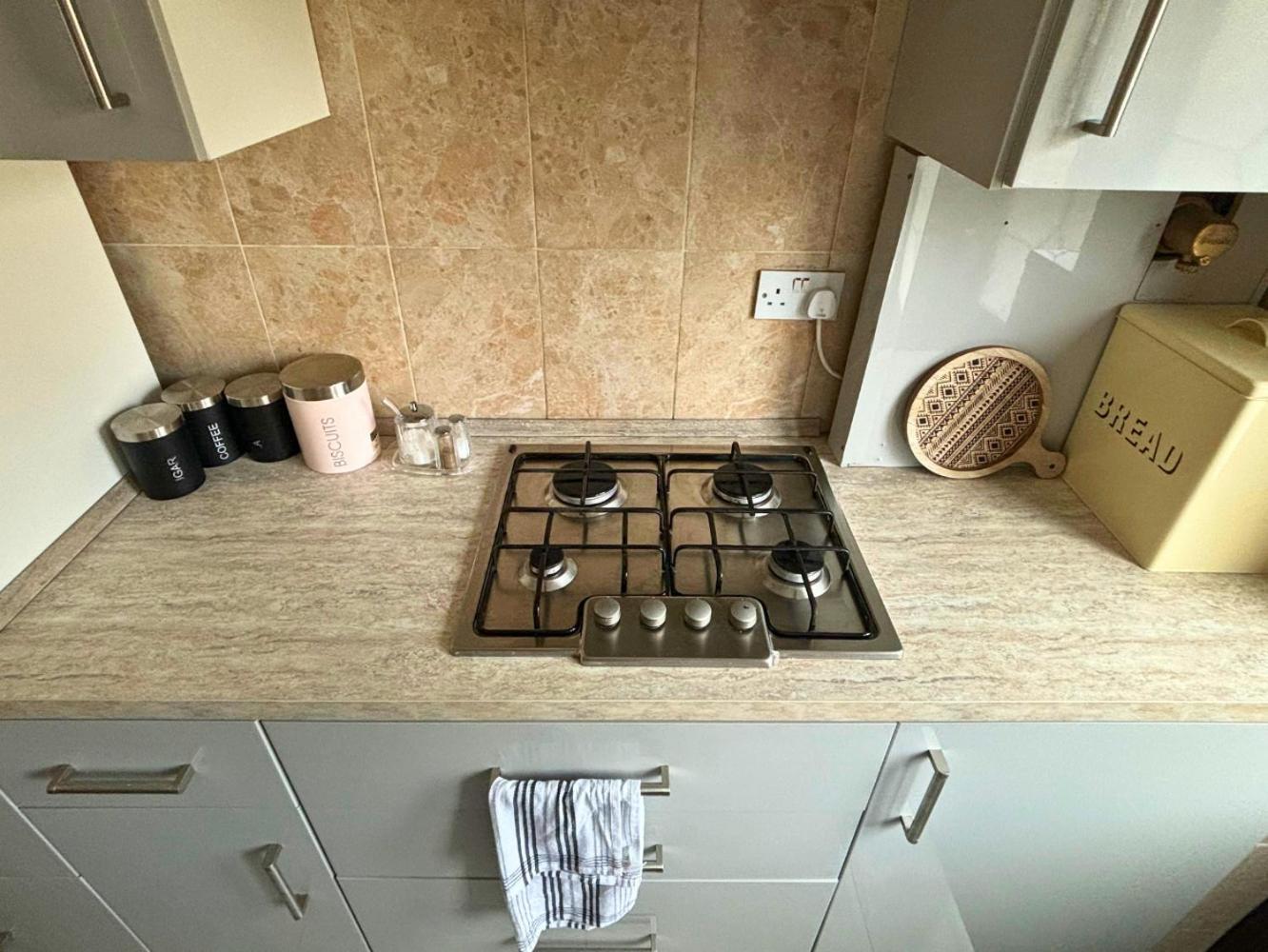 Charming And Cosy London Home, Garden, Parking & Family Fun Mitcham Exterior foto