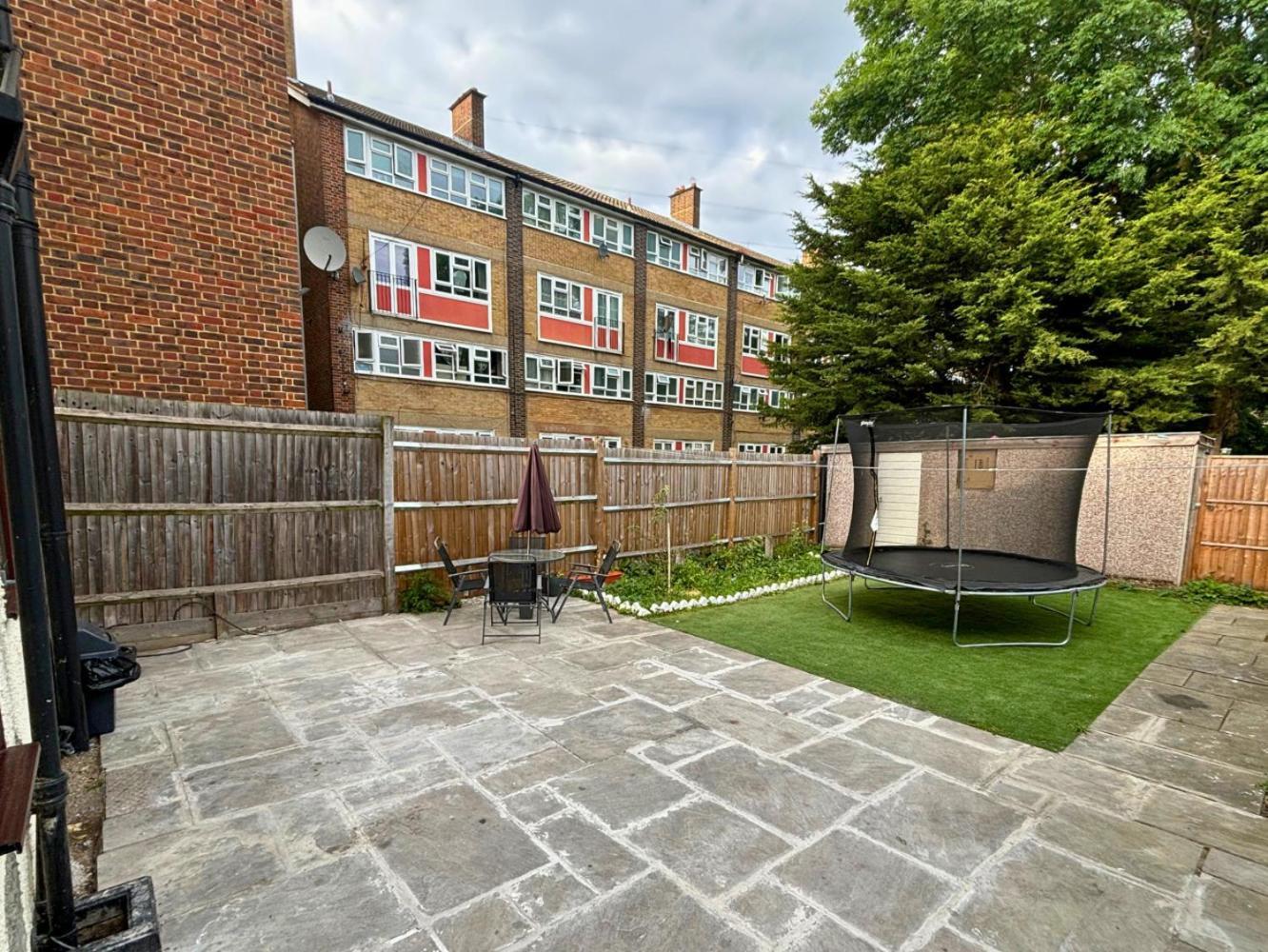 Charming And Cosy London Home, Garden, Parking & Family Fun Mitcham Exterior foto