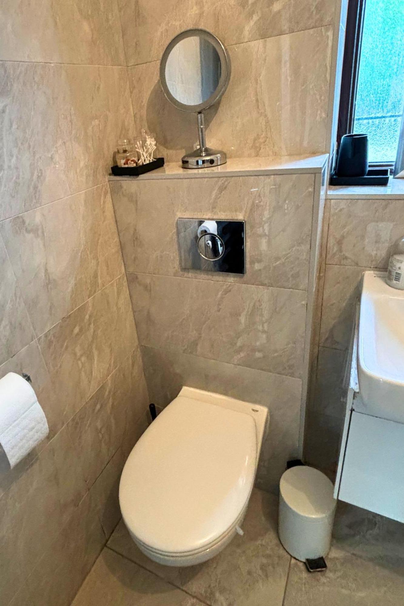 Charming And Cosy London Home, Garden, Parking & Family Fun Mitcham Exterior foto